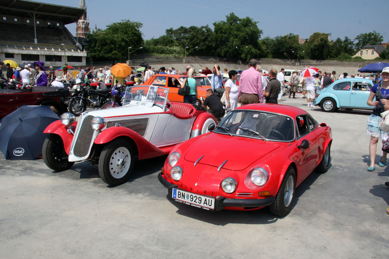 Illustration for article titled Classic Car Ownership Is Made Greater By The People Around You